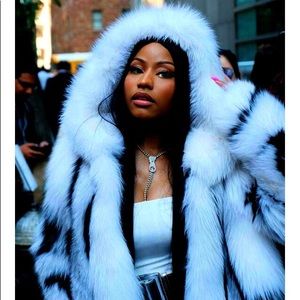 Meet your Posher, Tasani